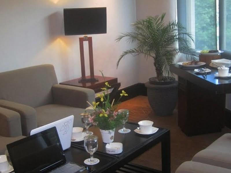 Surya Hotel & Cottages Prigen Zewnętrze zdjęcie